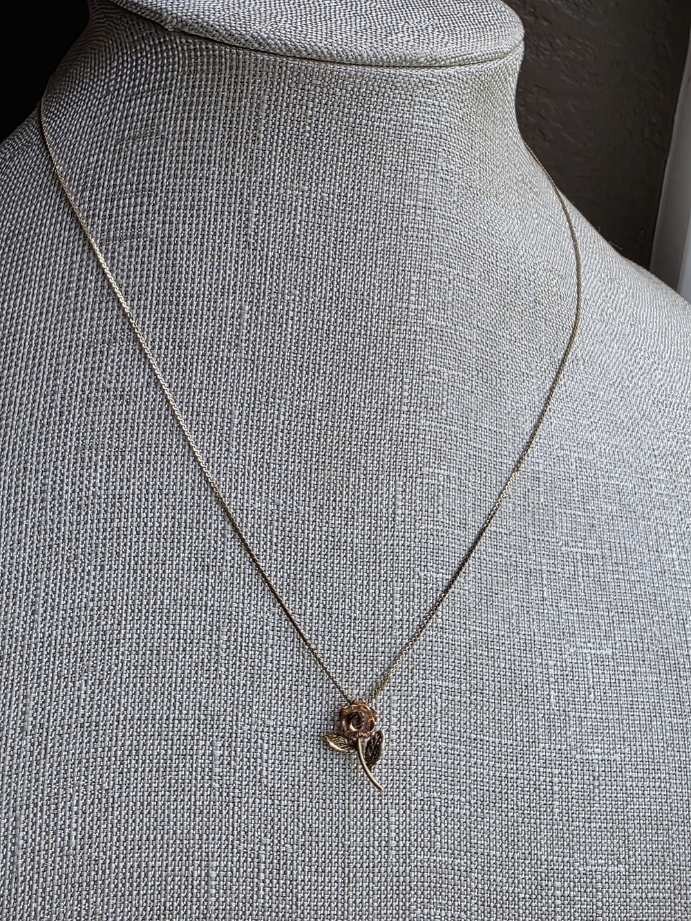 Romantic Vintage 14K Gold Two-Tone Sculpted Rose Necklace Heavy Gold Overlay C - Picture 2 of 10